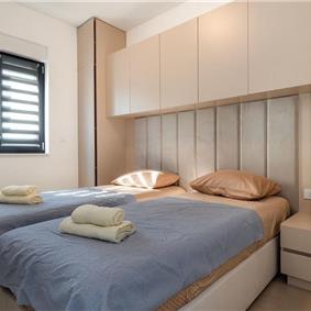 4 Bedroom Villa with Pool near Vodice town, Sibenik Riviera, sleeps 8